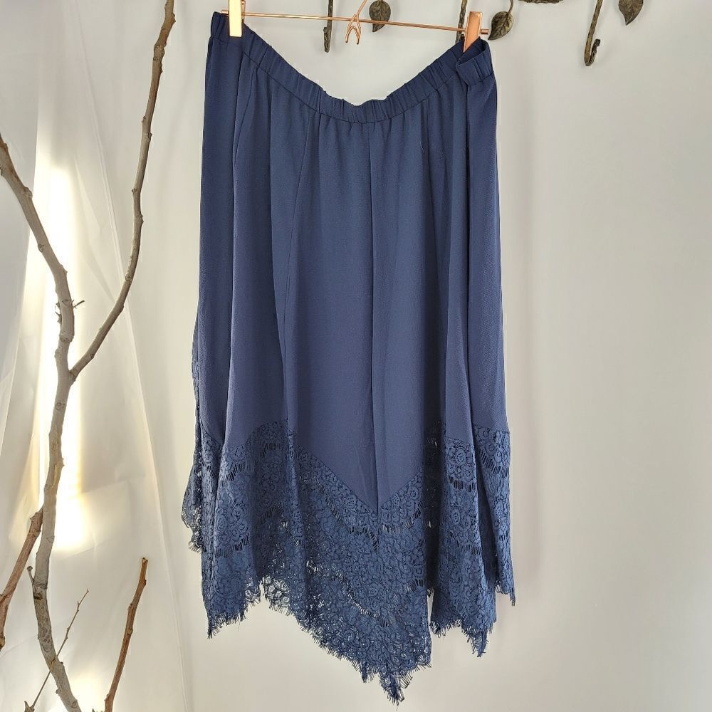 Chicwe blue skirt lace trim